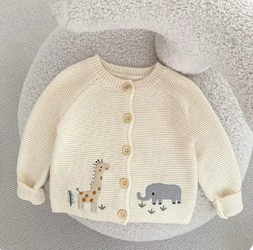Wunderschön bestrickter Baumwollpullover mit Stickmuster
