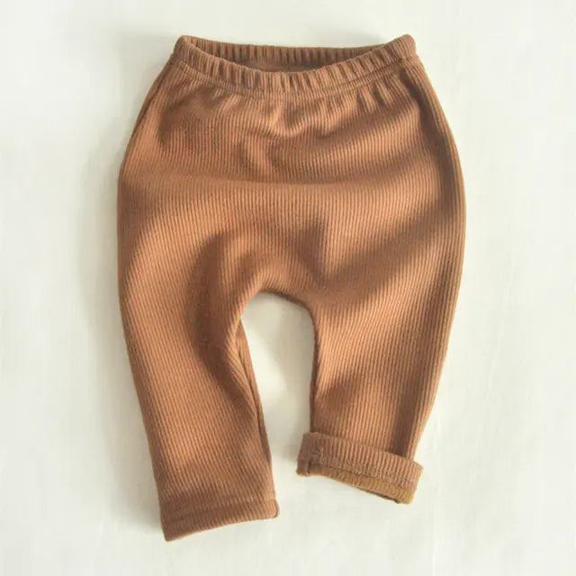 Dicke, warme Samthose mit hohem Bund für kleine Mädchen