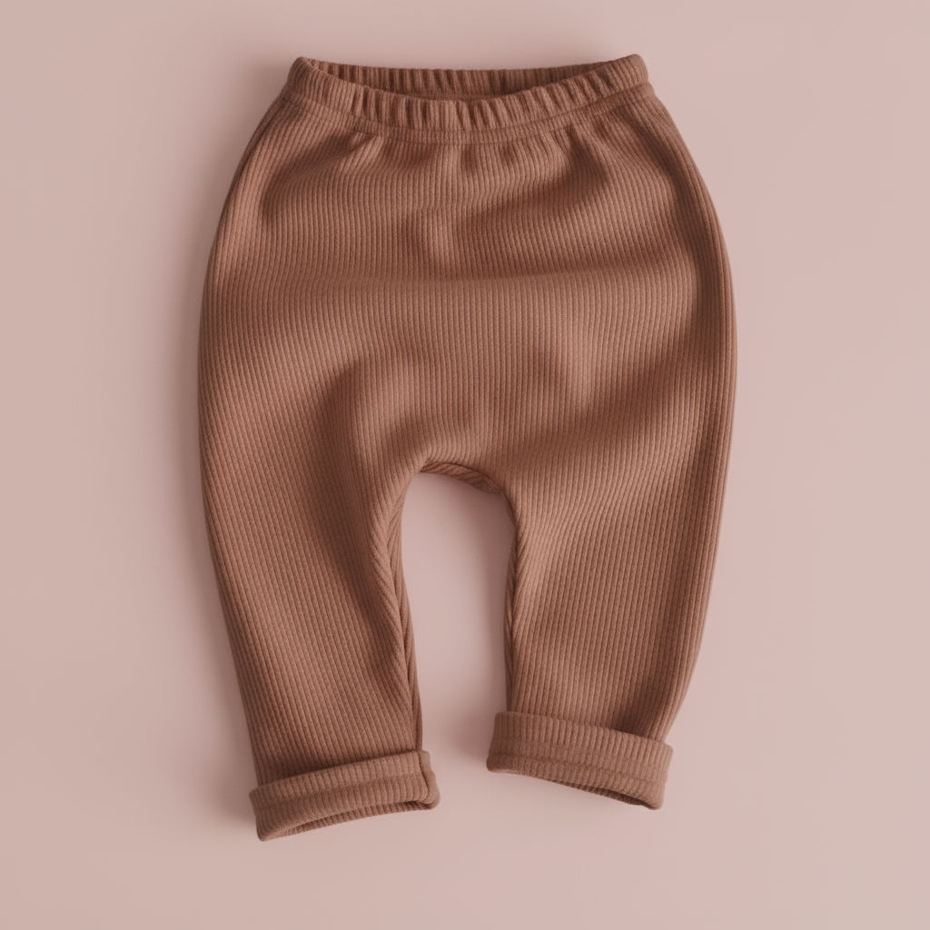 Dicke, warme Samthose mit hohem Bund für kleine Mädchen