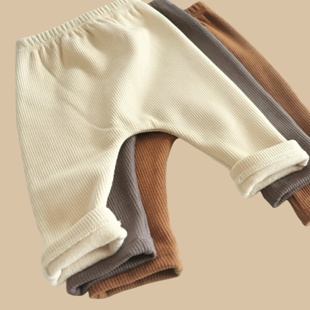 Dicke, warme Samthose mit hohem Bund für kleine Mädchen
