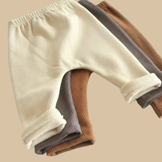 Dicke, warme Samthose mit hohem Bund für kleine Mädchen