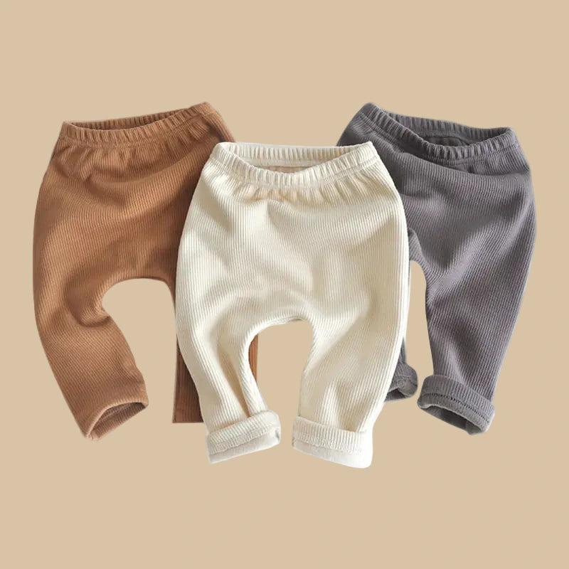 Dicke, warme Samthose mit hohem Bund für kleine Mädchen